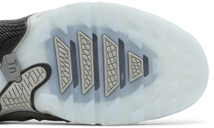 NIKE AIR MAX PLUS DRIFT “LIGHT SMOKE GREY”