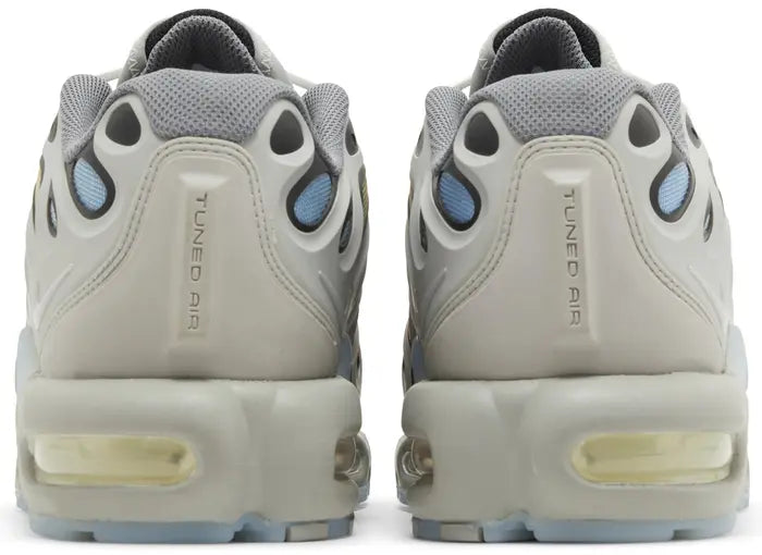 NIKE AIR MAX PLUS DRIFT “LIGHT SMOKE GREY”