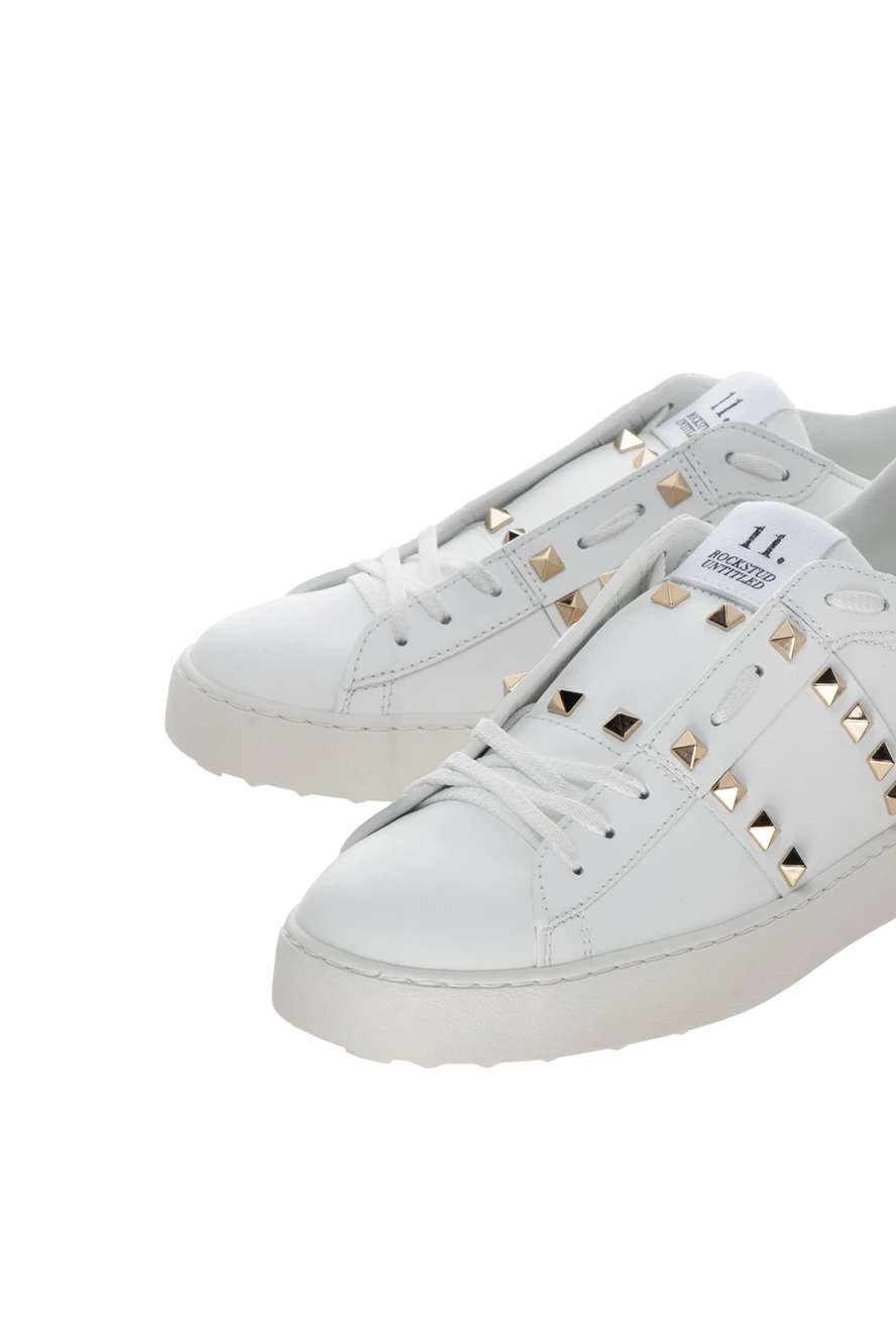 VALENTINO GARAVANI ROCKSTUD UNTITLED SNEAKER IN WHITE/GOLD