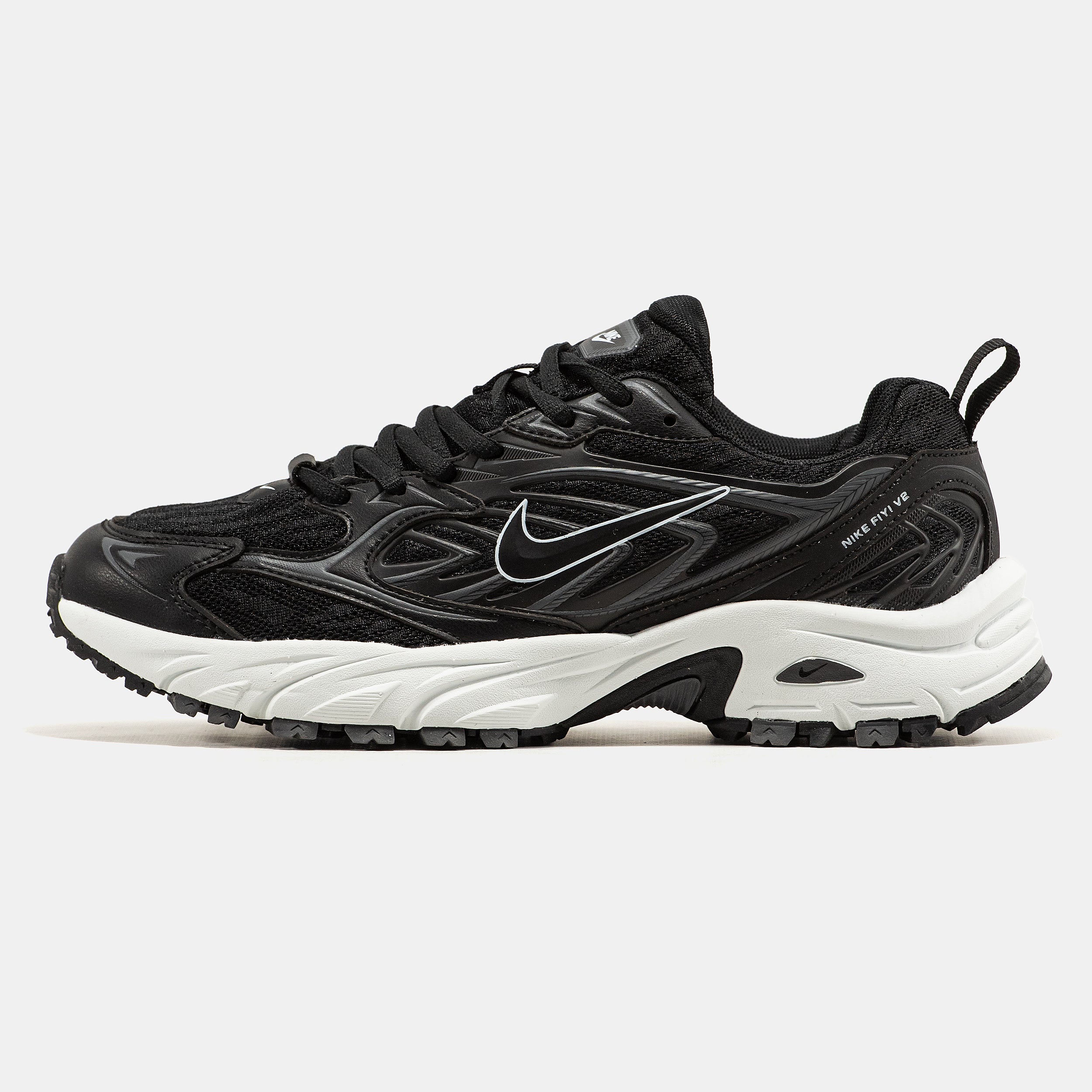 NIKE FIYI V2 IN BLACK/WHITE