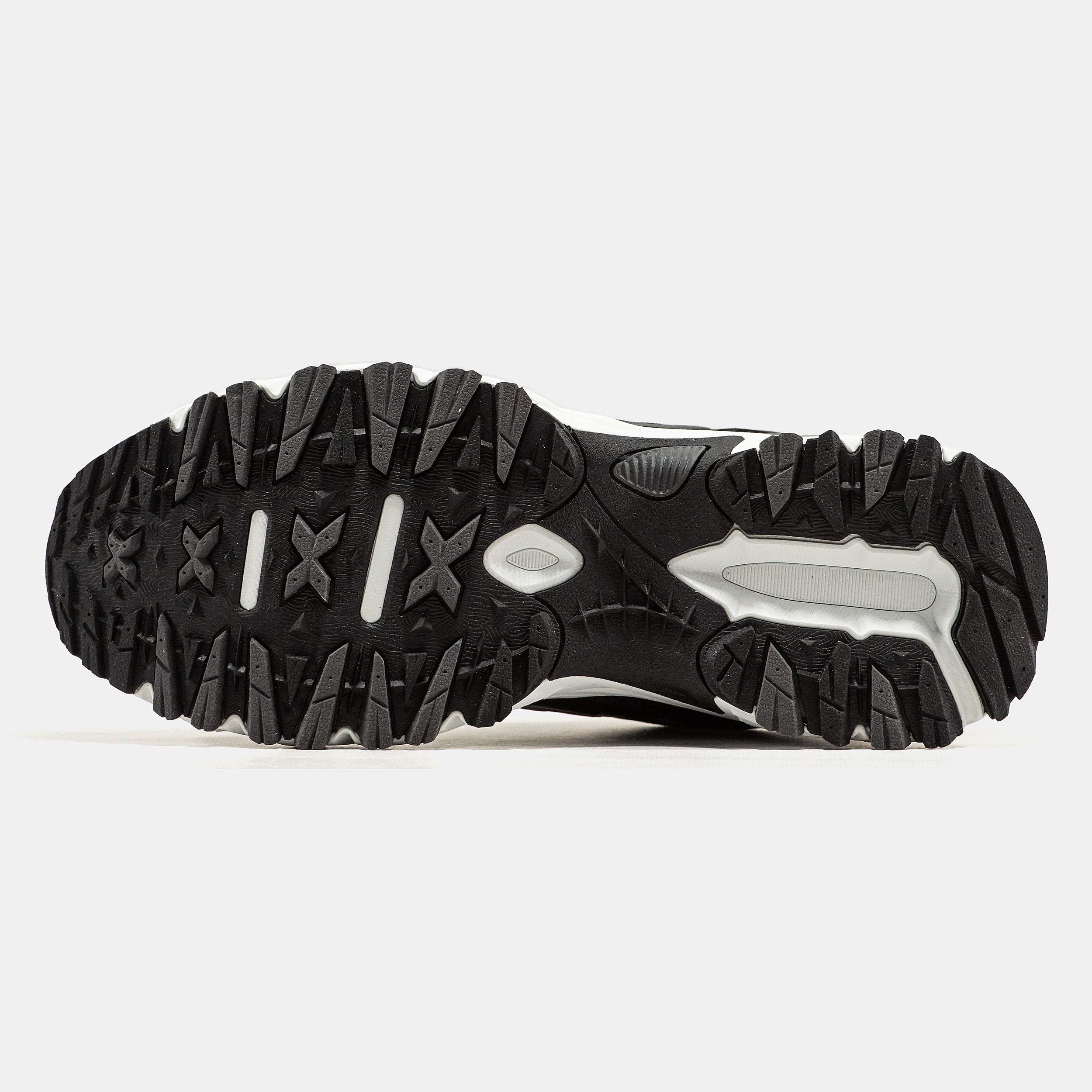 NIKE FIYI V2 IN BLACK/WHITE