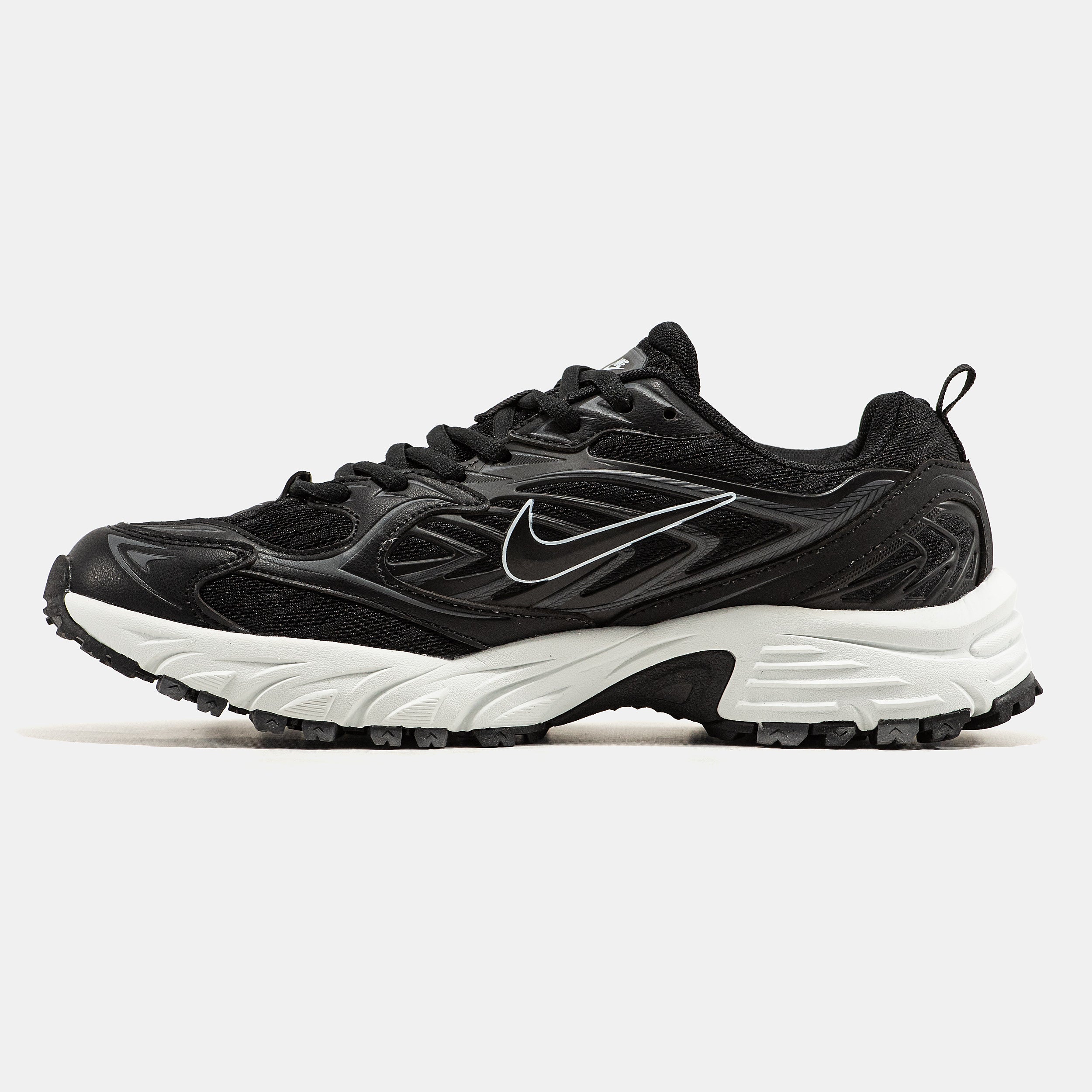 NIKE FIYI V2 IN BLACK/WHITE