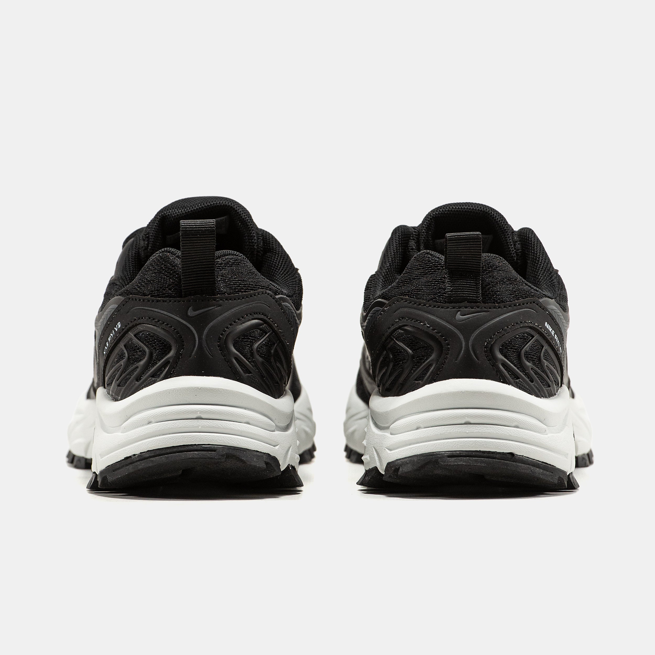NIKE FIYI V2 IN BLACK/WHITE