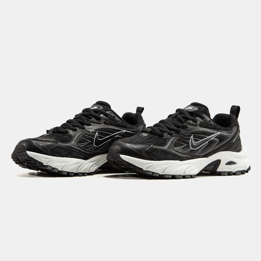 NIKE FIYI V2 IN BLACK/WHITE