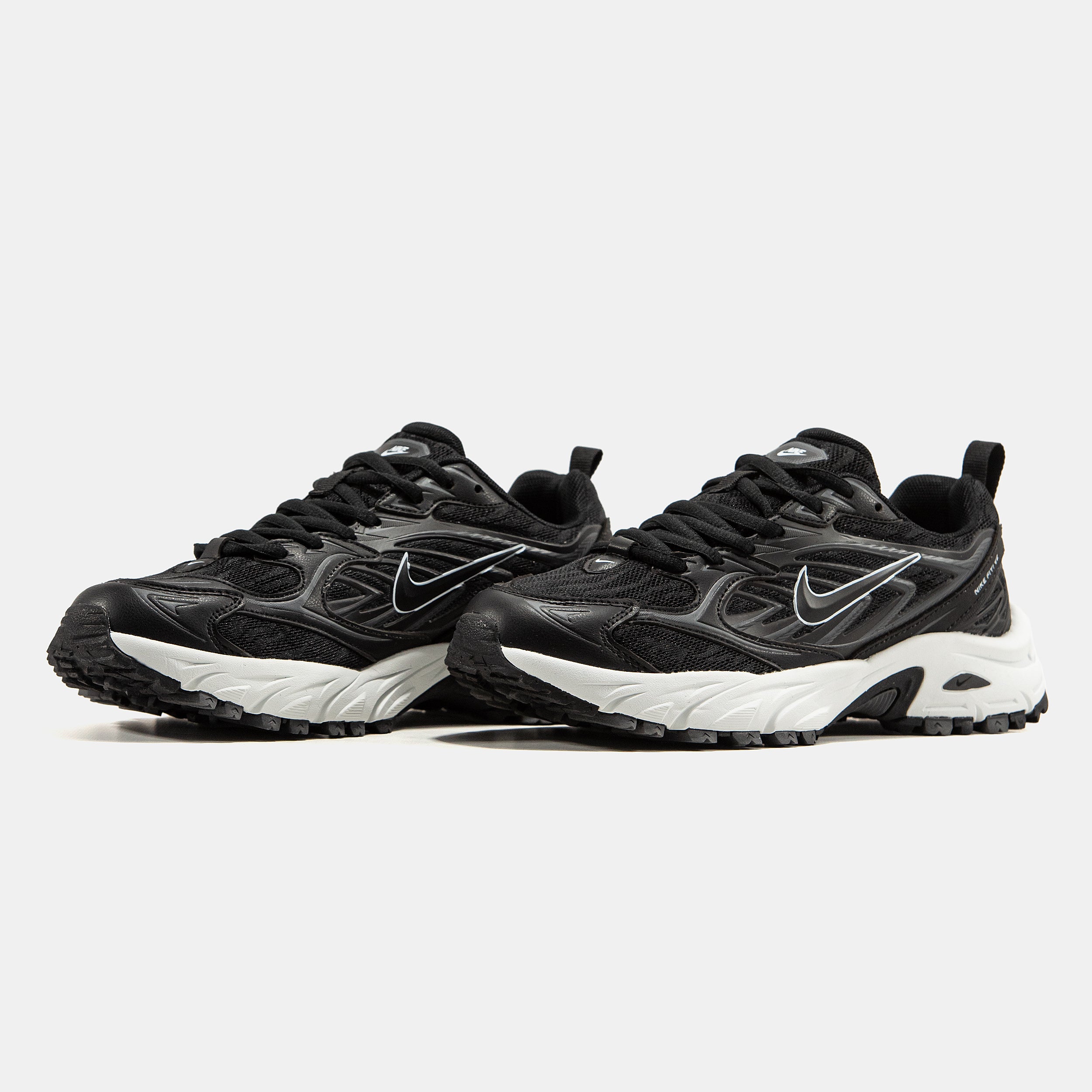 NIKE FIYI V2 IN BLACK/WHITE