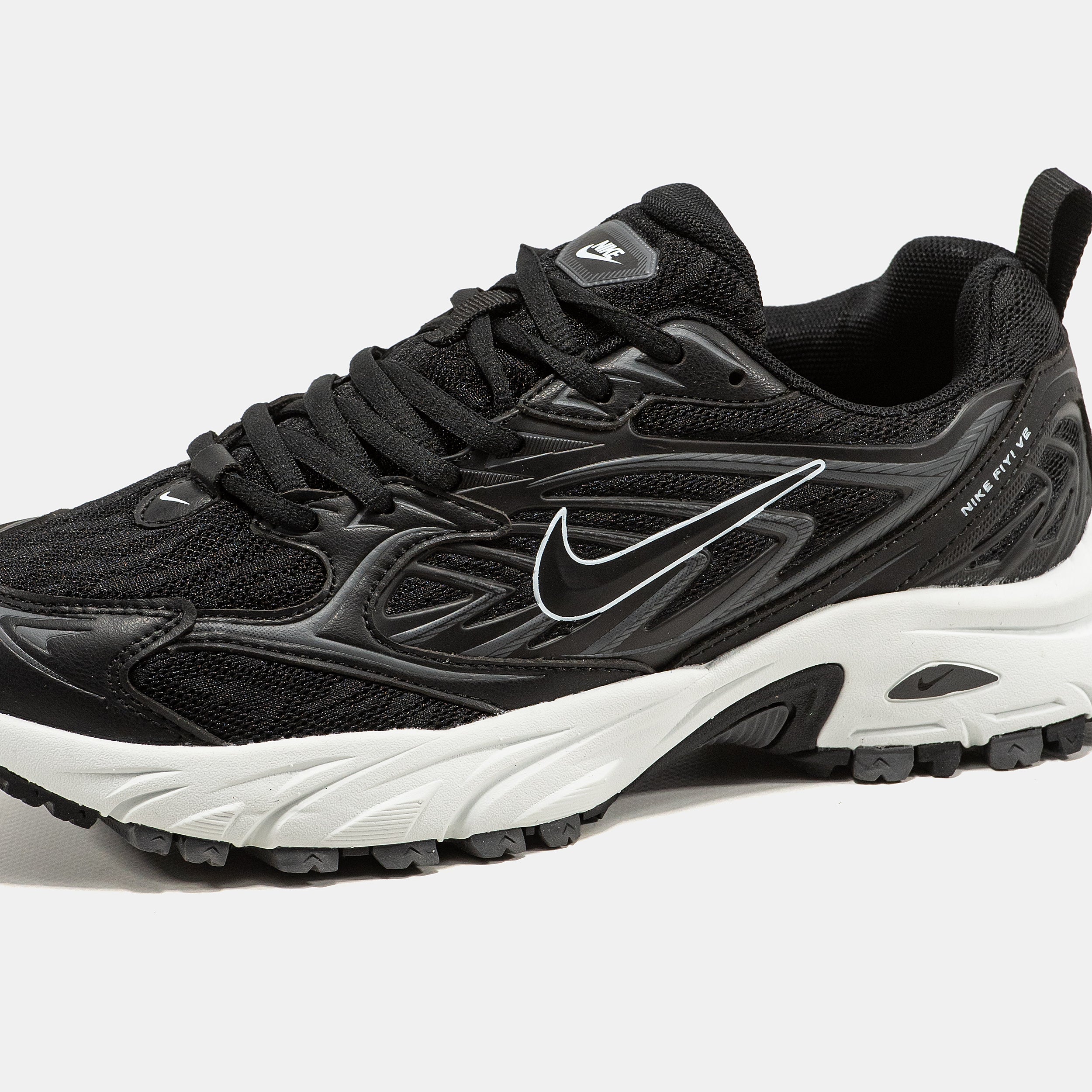 NIKE FIYI V2 IN BLACK/WHITE