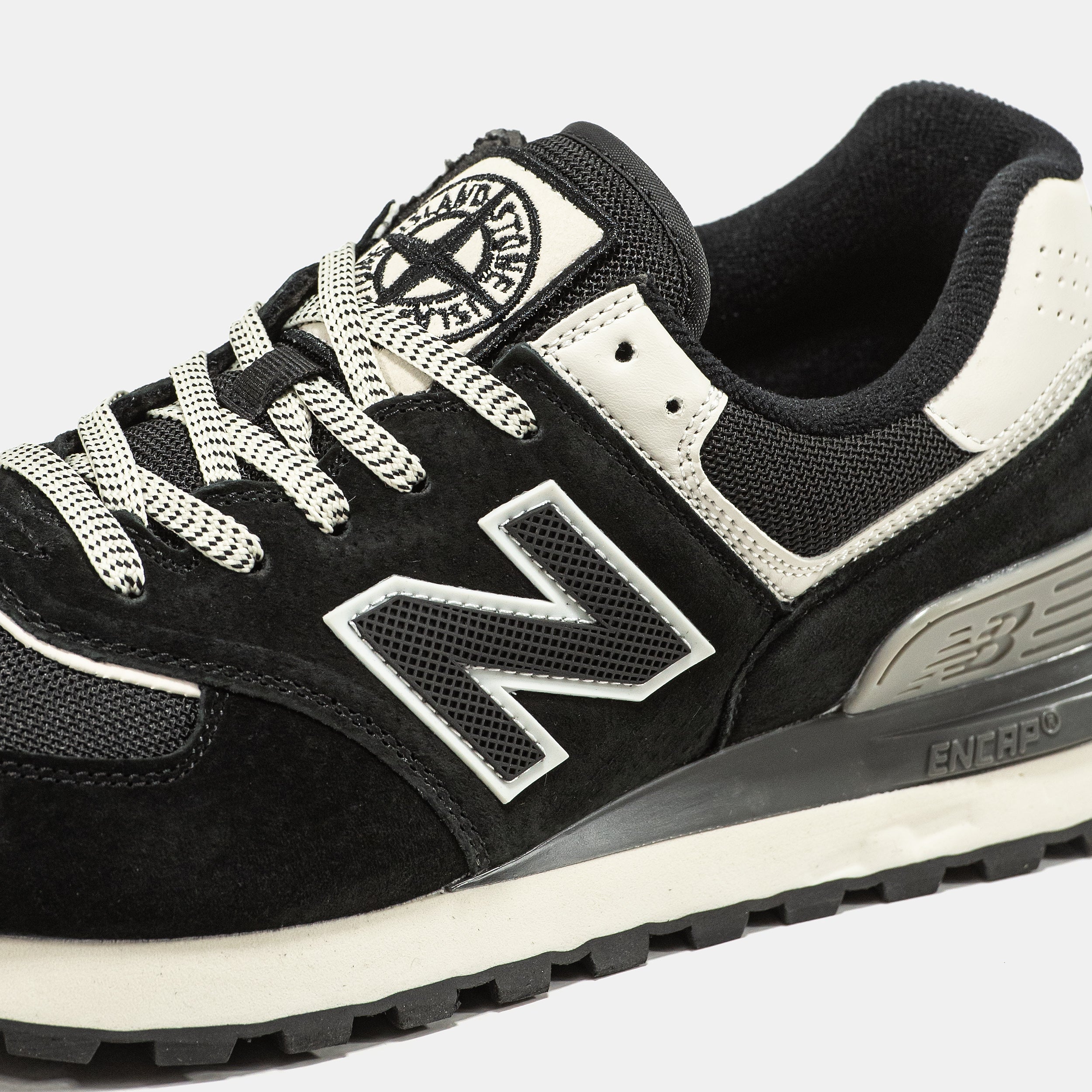STONE ISLAND X NEW BALANCE 574 IN BLACK/WHITE