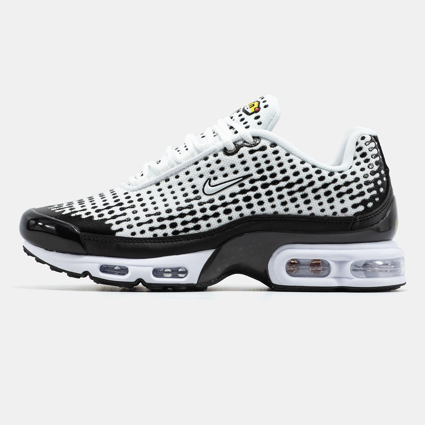 NIKE AIR MAX PLUS VII IN WHITE/BLACK