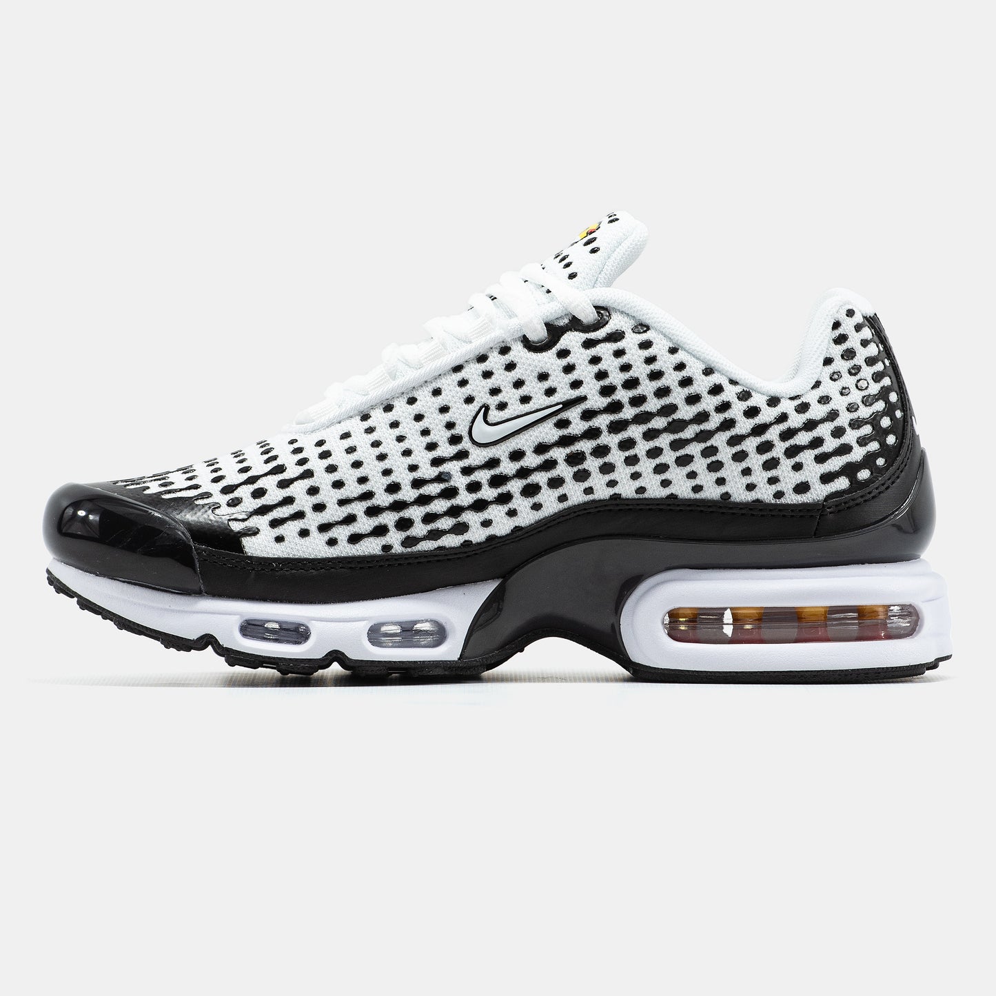 NIKE AIR MAX PLUS VII IN WHITE/BLACK