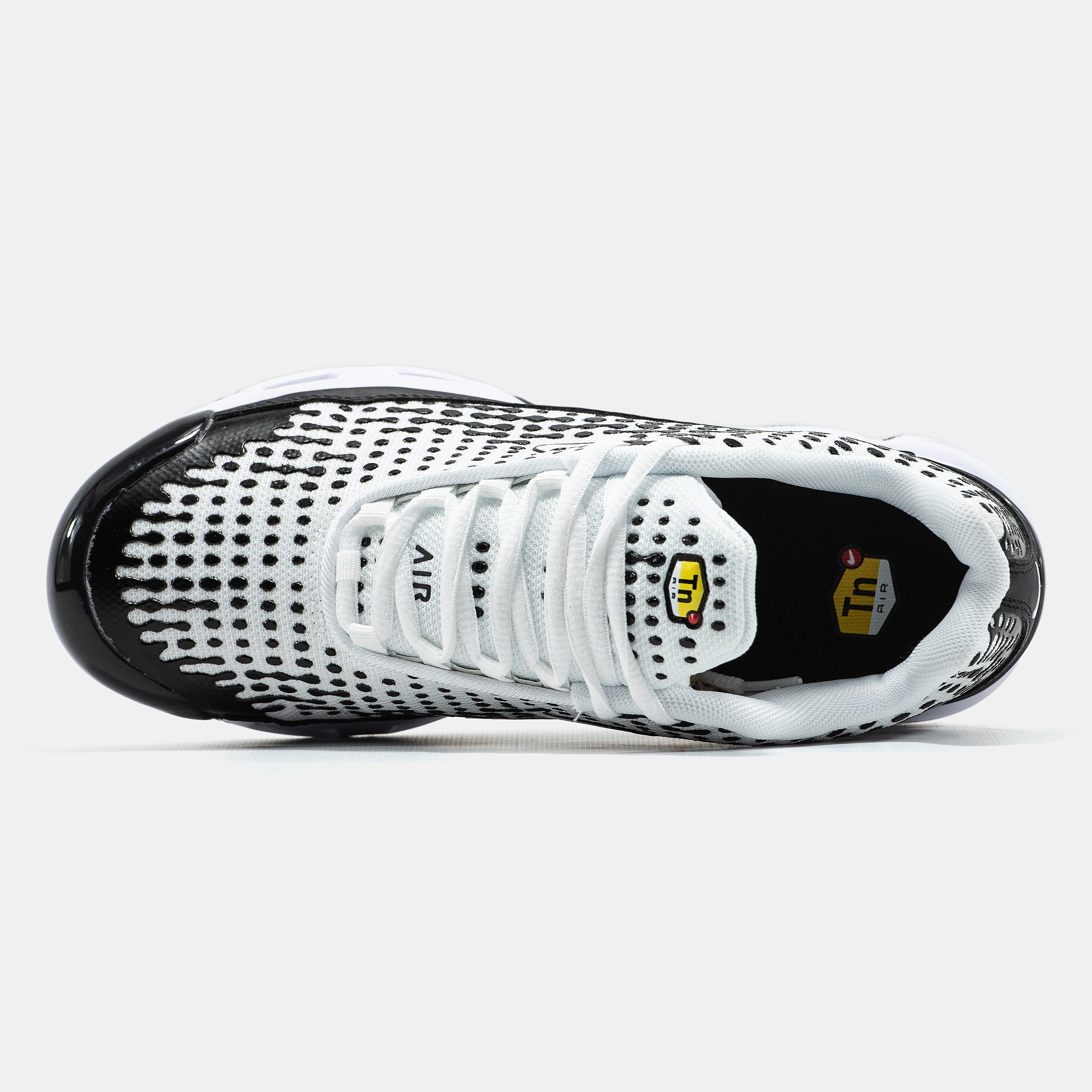 NIKE AIR MAX PLUS VII IN WHITE/BLACK