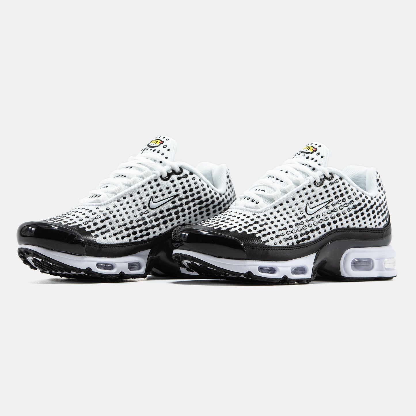 NIKE AIR MAX PLUS VII IN WHITE/BLACK