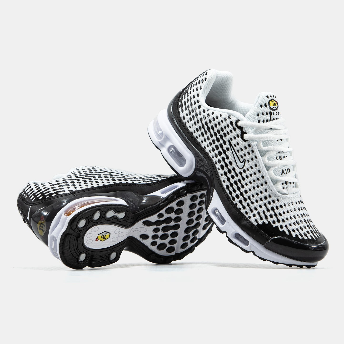 NIKE AIR MAX PLUS VII IN WHITE/BLACK