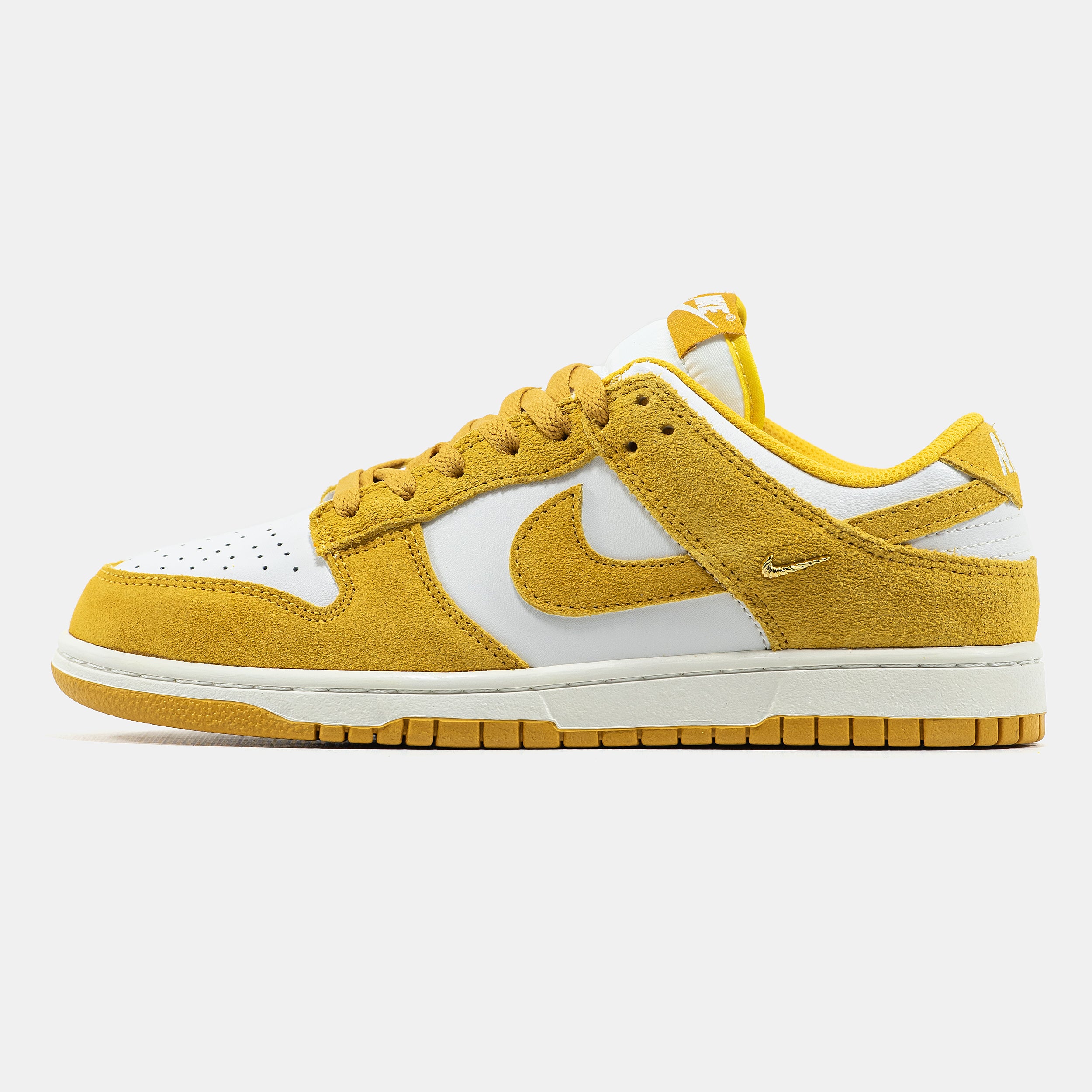 NIKE SB DUNK LOW IN YELLOW/WHITE