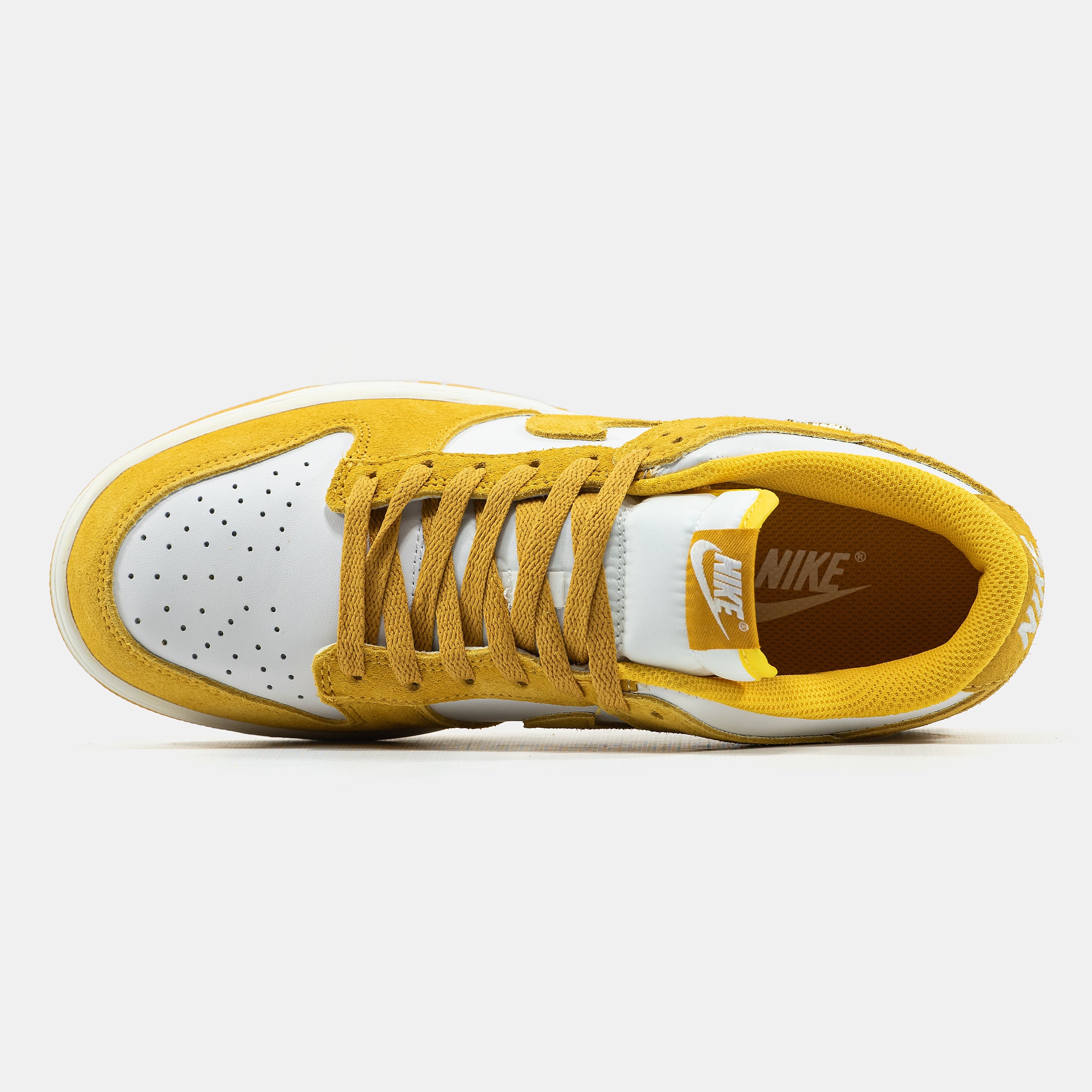 NIKE SB DUNK LOW IN YELLOW/WHITE