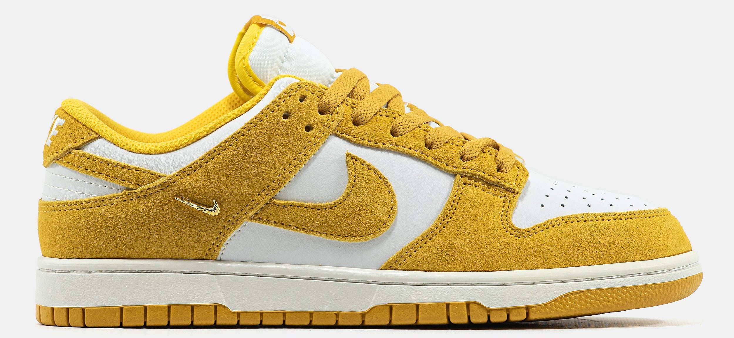 NIKE SB DUNK LOW IN YELLOW/WHITE