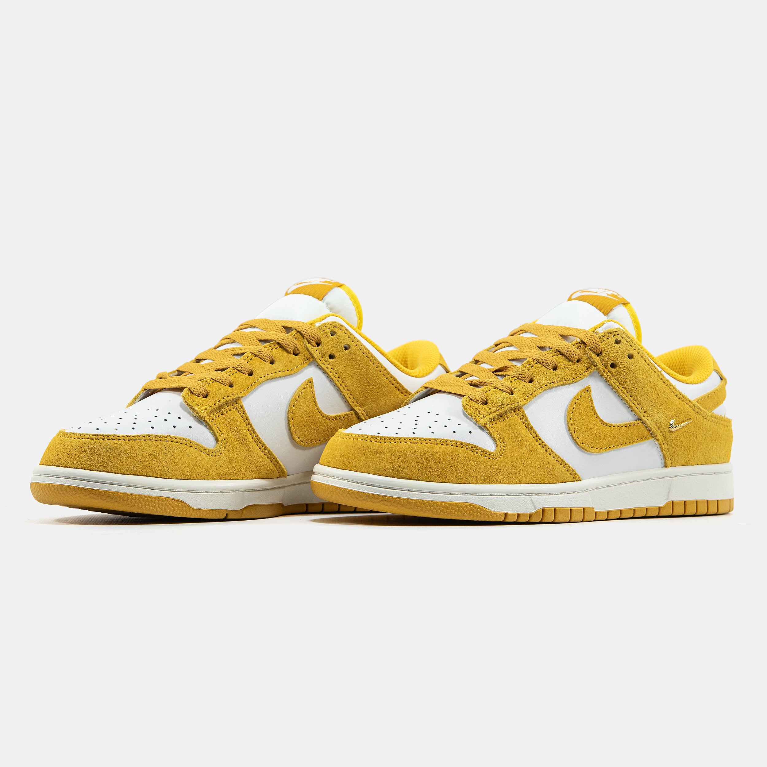 NIKE SB DUNK LOW IN YELLOW/WHITE