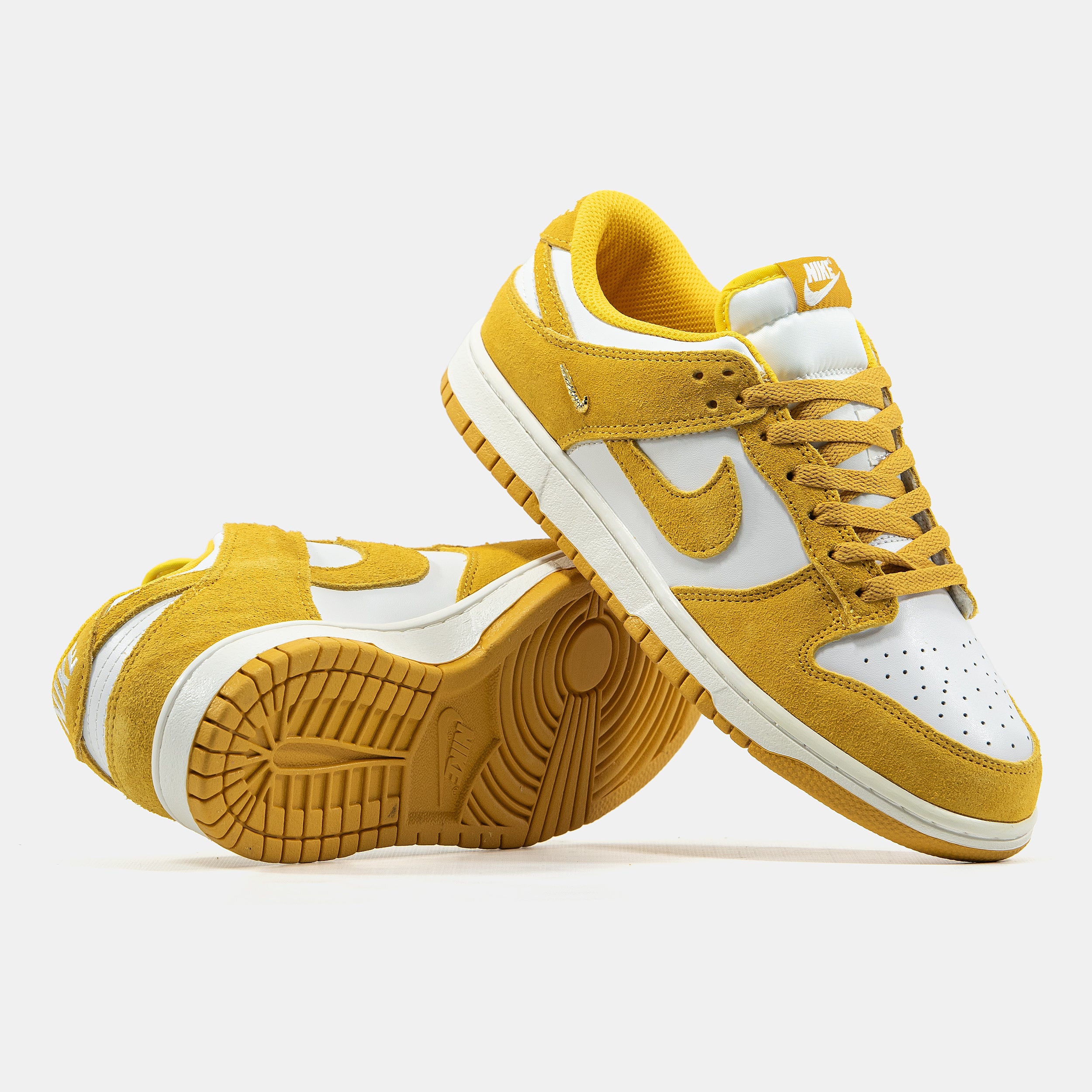 NIKE SB DUNK LOW IN YELLOW/WHITE