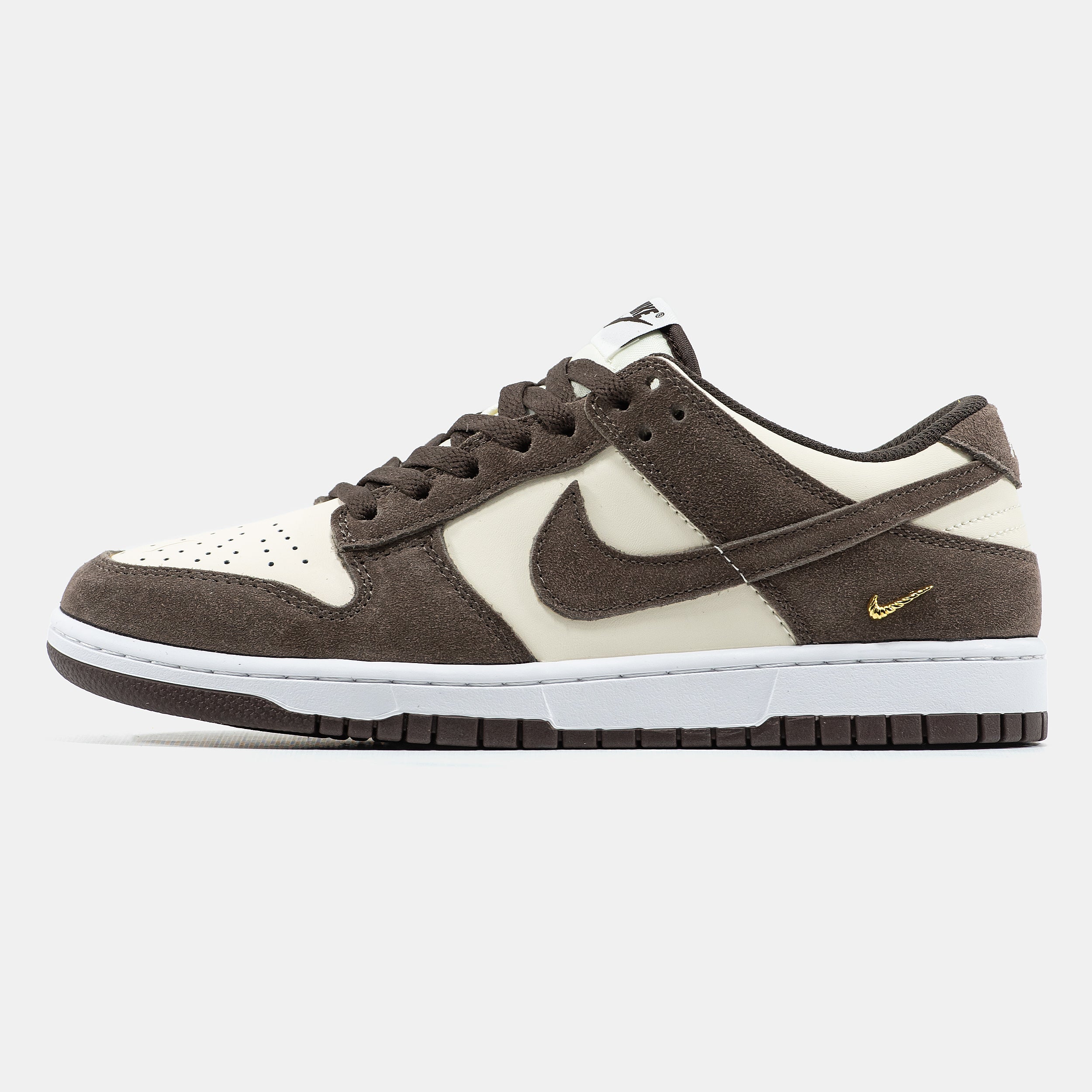 NIKE SB DUNK LOW IN BROWN/BEIGE