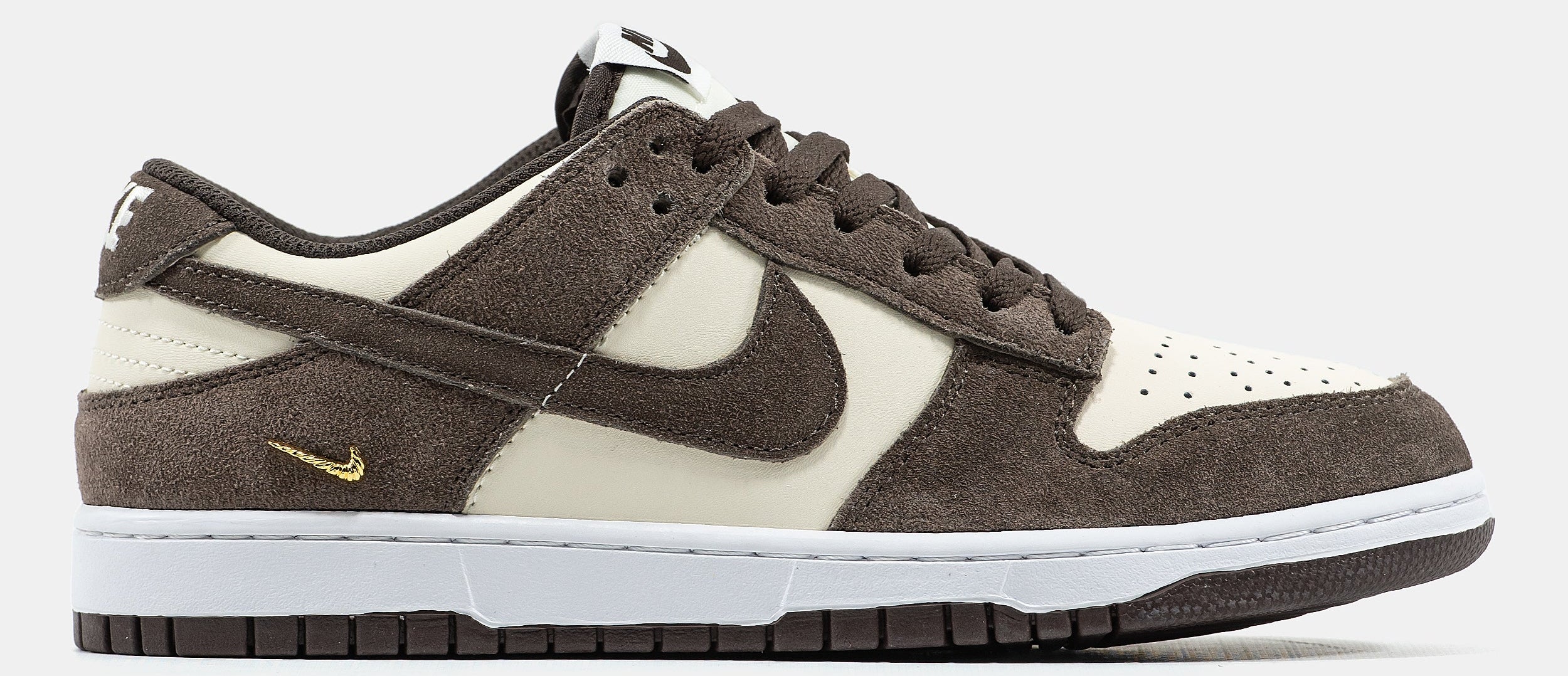 NIKE SB DUNK LOW IN BROWN/BEIGE
