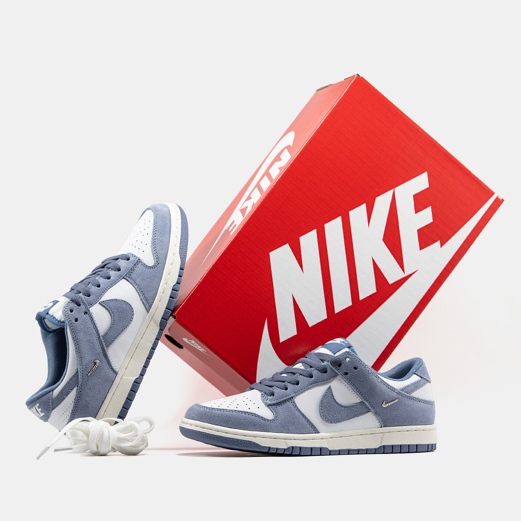 NIKE SB DUNK LOW IN SKY BLUE/WHITE