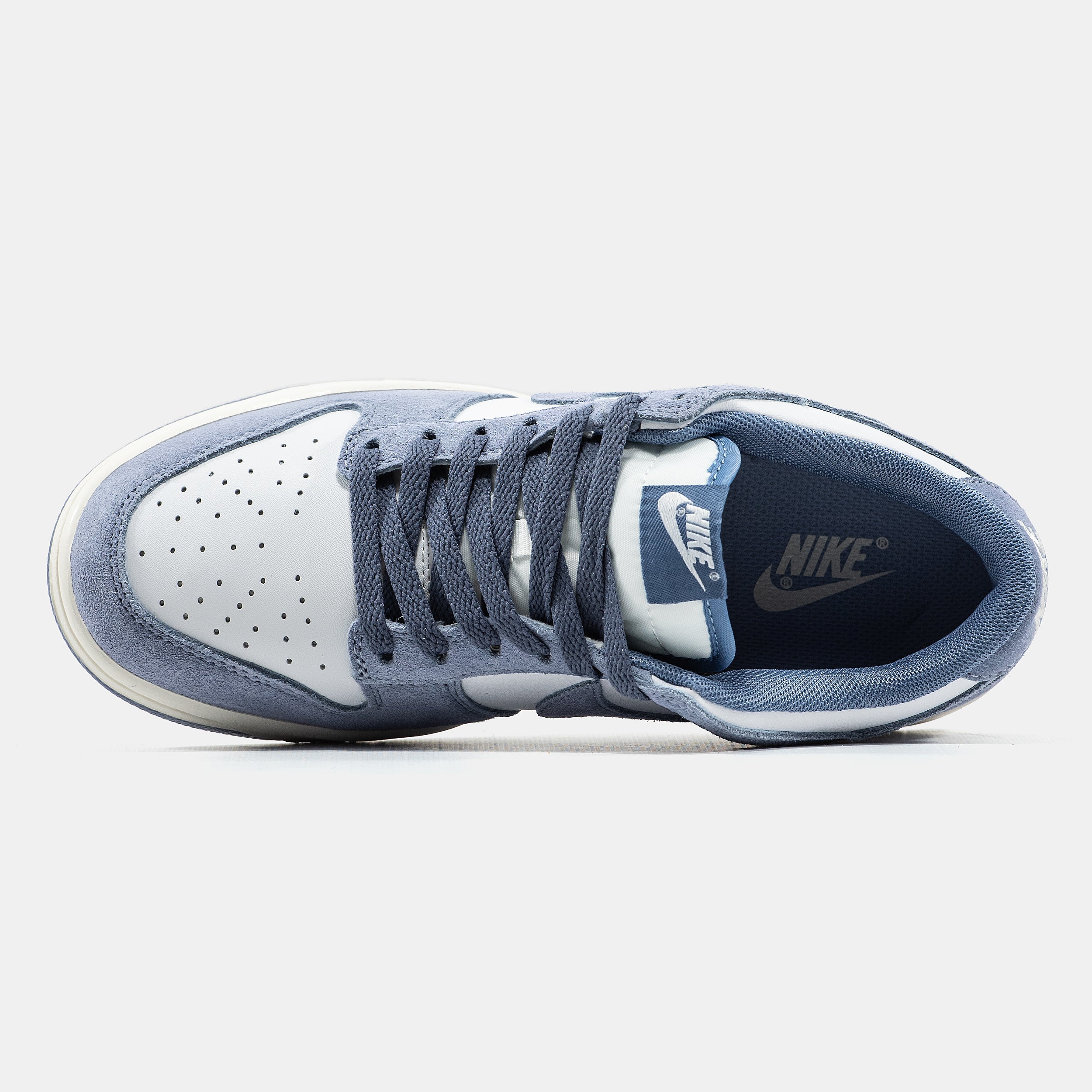 NIKE SB DUNK LOW IN SKY BLUE/WHITE