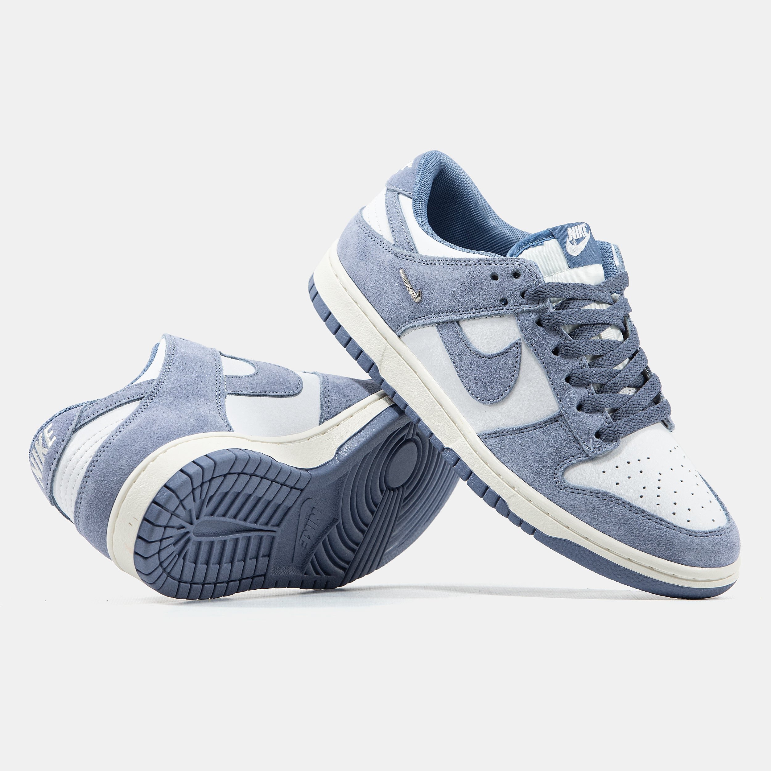 NIKE SB DUNK LOW IN SKY BLUE/WHITE