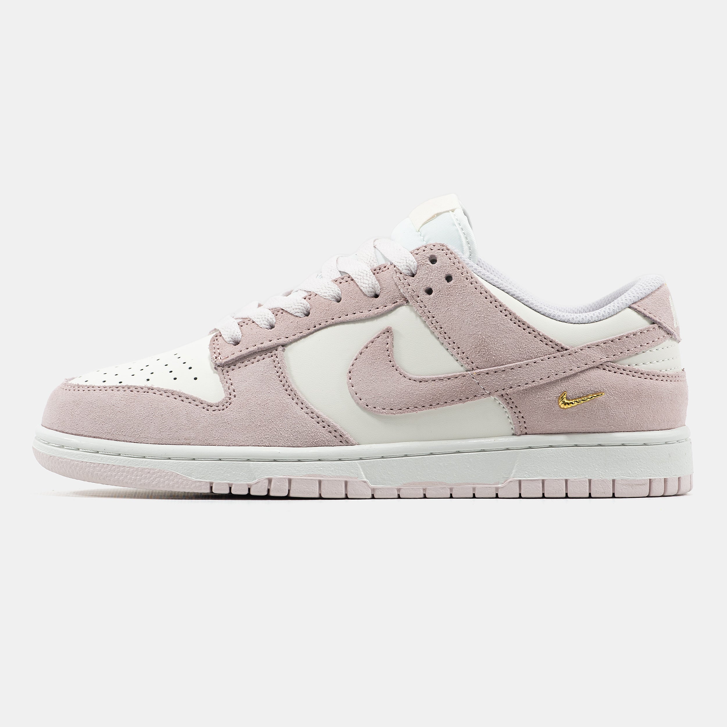 NIKE SB DUNK LOW IN PINK/BEIGE