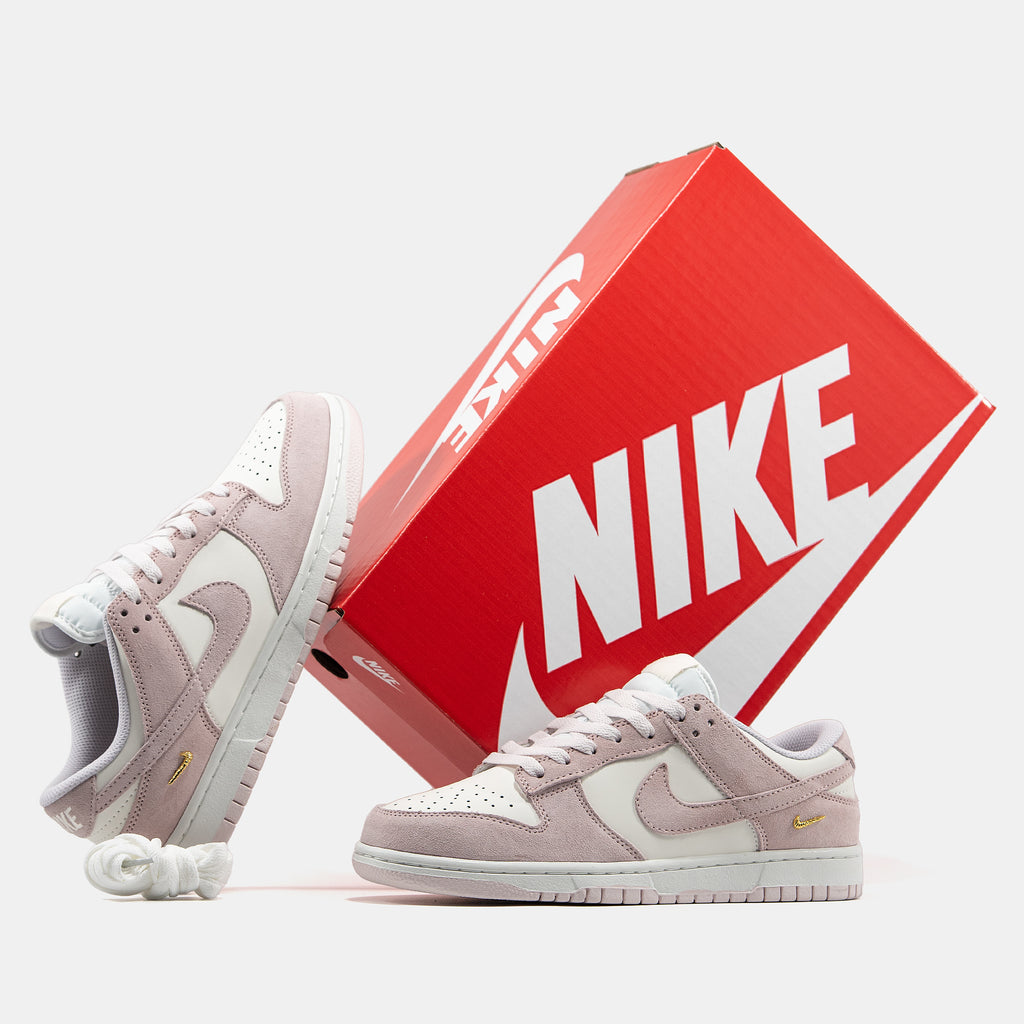 NIKE SB DUNK LOW IN PINK/BEIGE