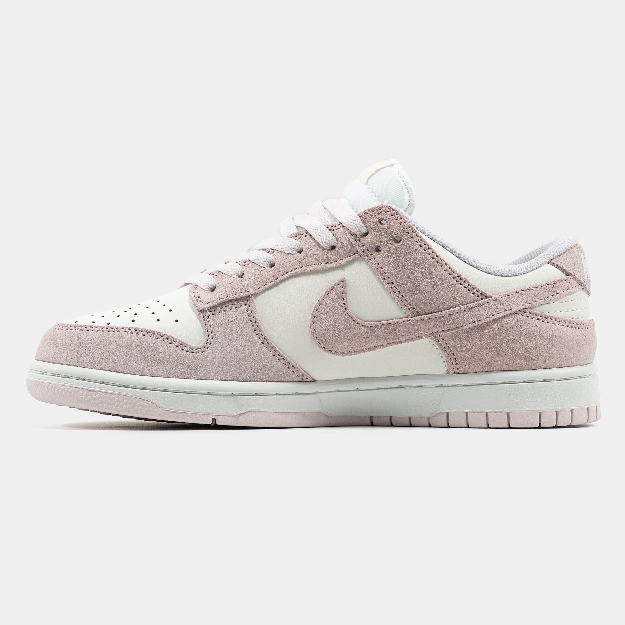 NIKE SB DUNK LOW IN PINK/BEIGE