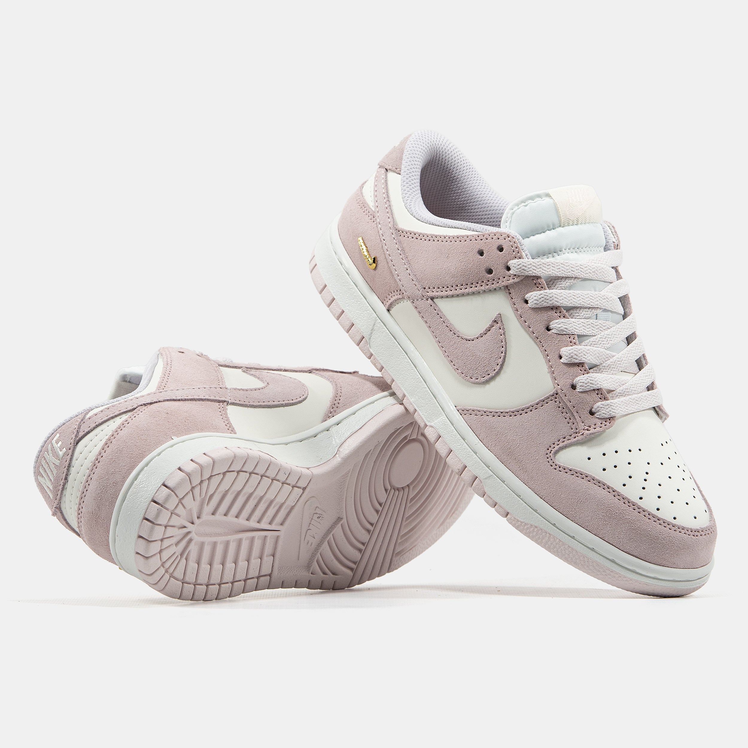 NIKE SB DUNK LOW IN PINK/BEIGE