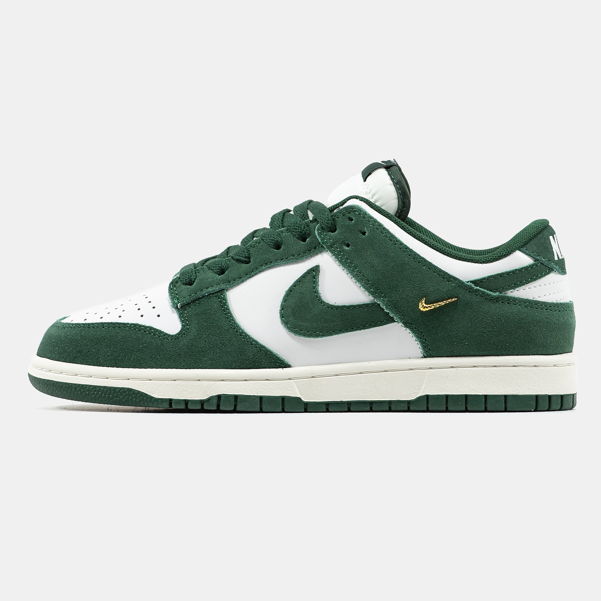 NIKE SB DUNK LOW IN GREEN/WHITE