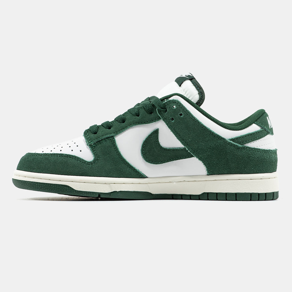 NIKE SB DUNK LOW IN GREEN/WHITE