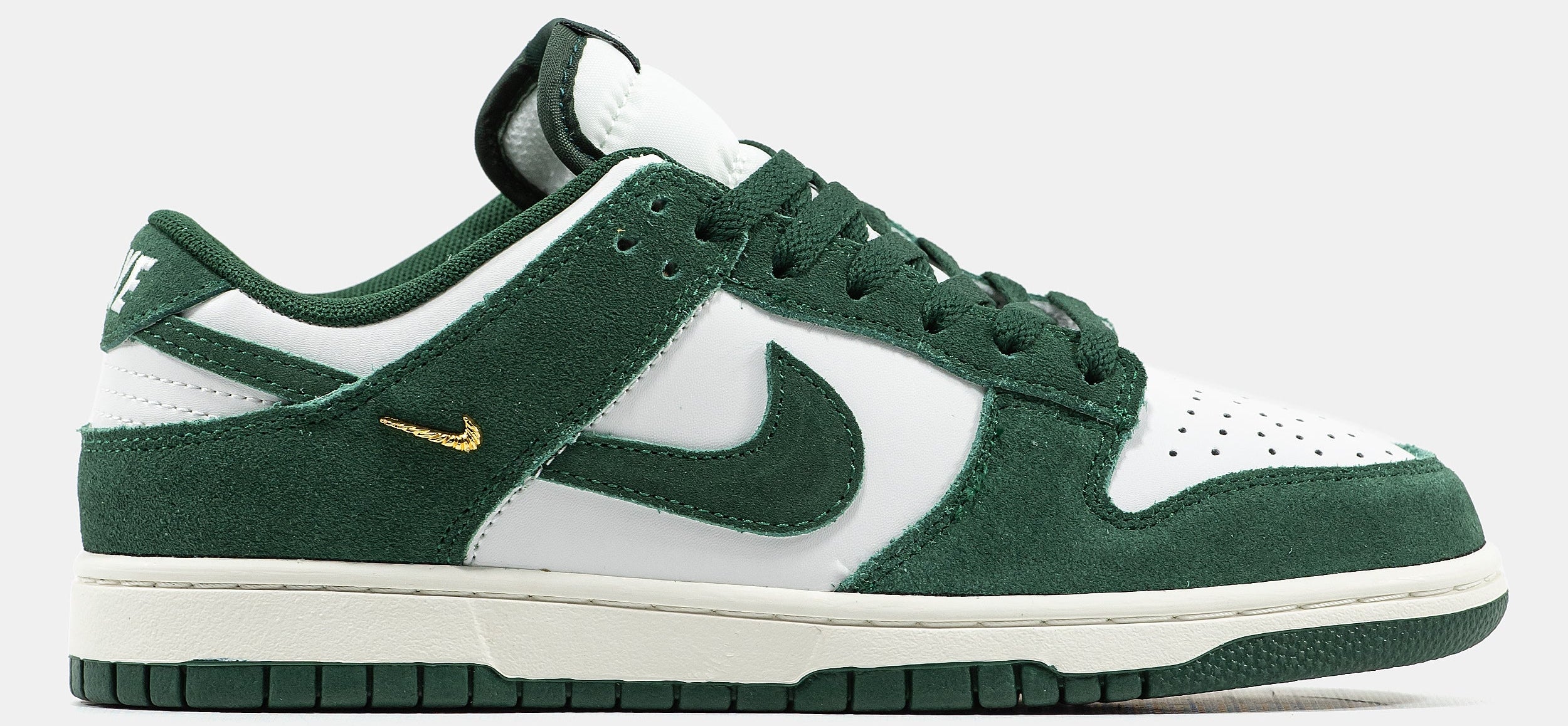 NIKE SB DUNK LOW IN GREEN/WHITE