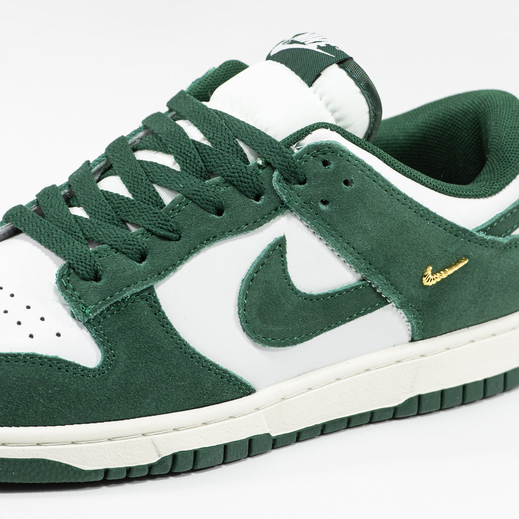 NIKE SB DUNK LOW IN GREEN/WHITE