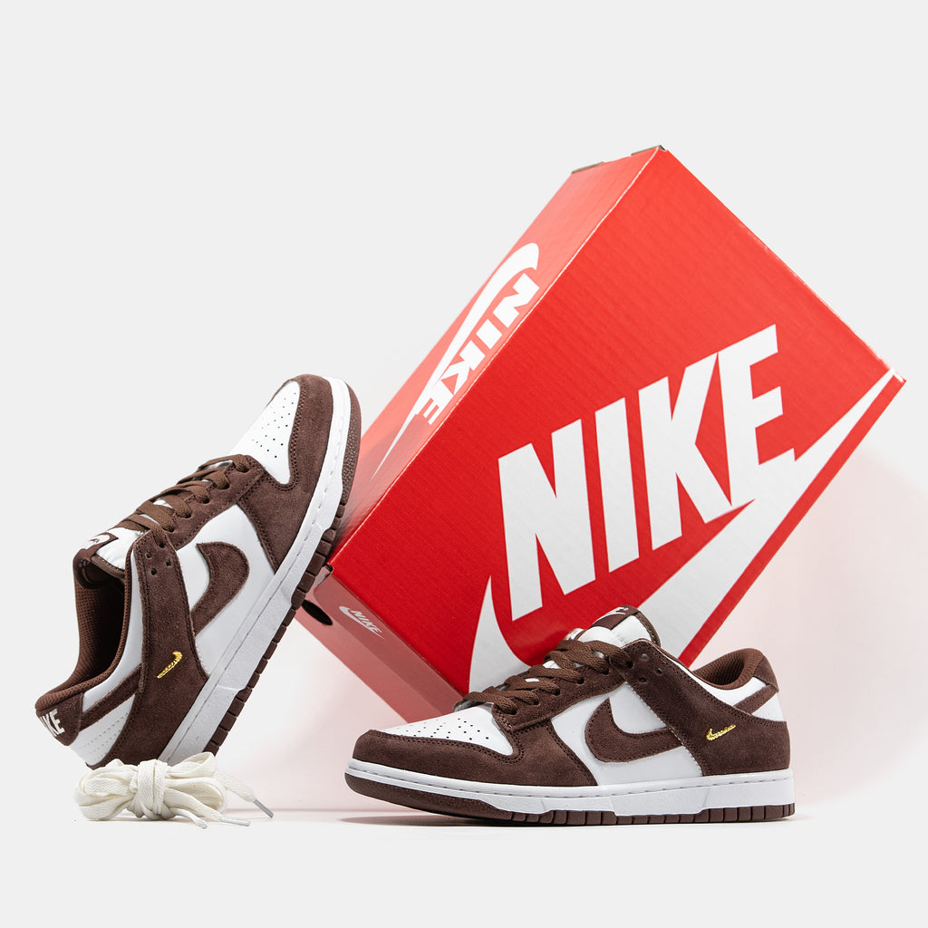 NIKE SB DUNK LOW IN BROWN/WHITE