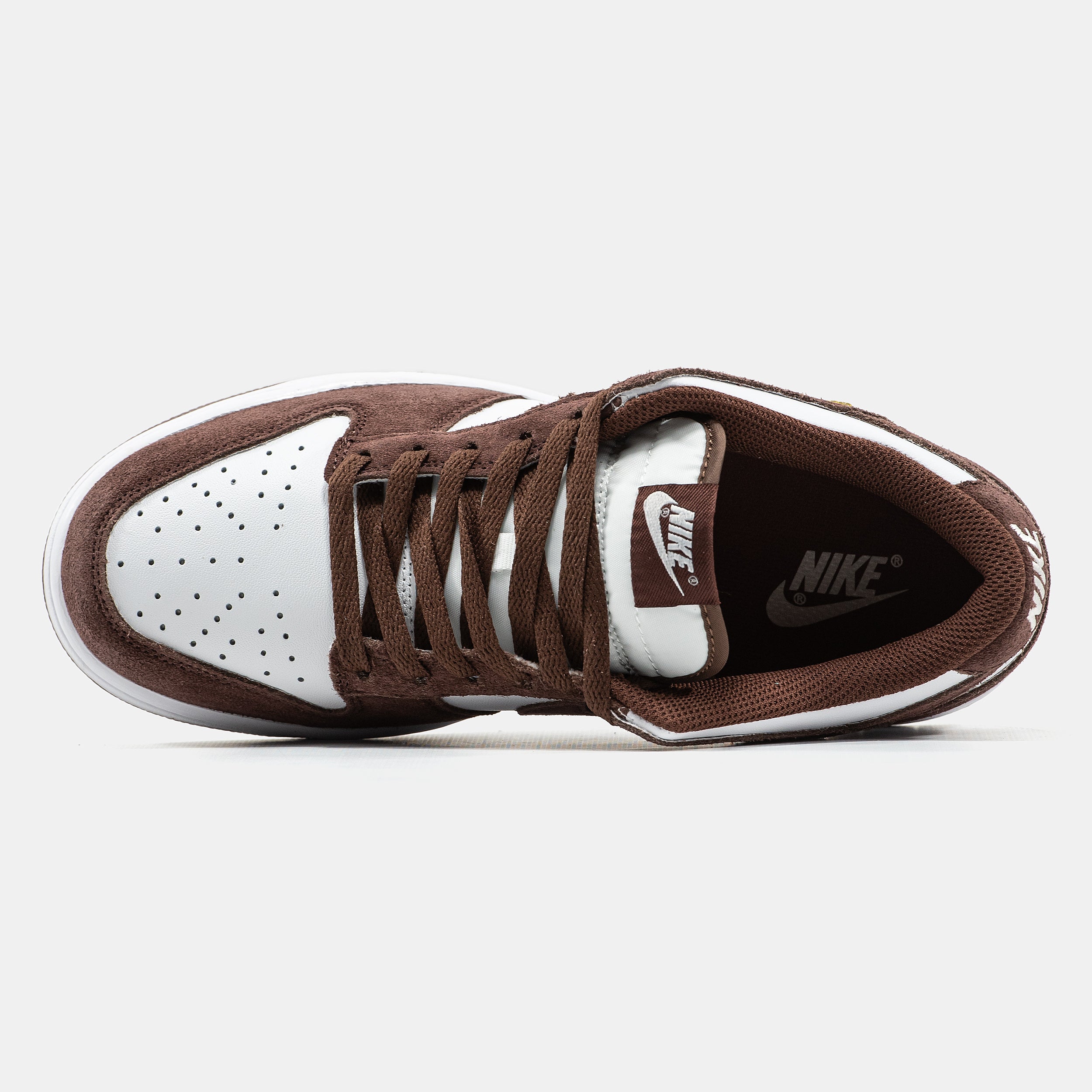 NIKE SB DUNK LOW IN BROWN/WHITE