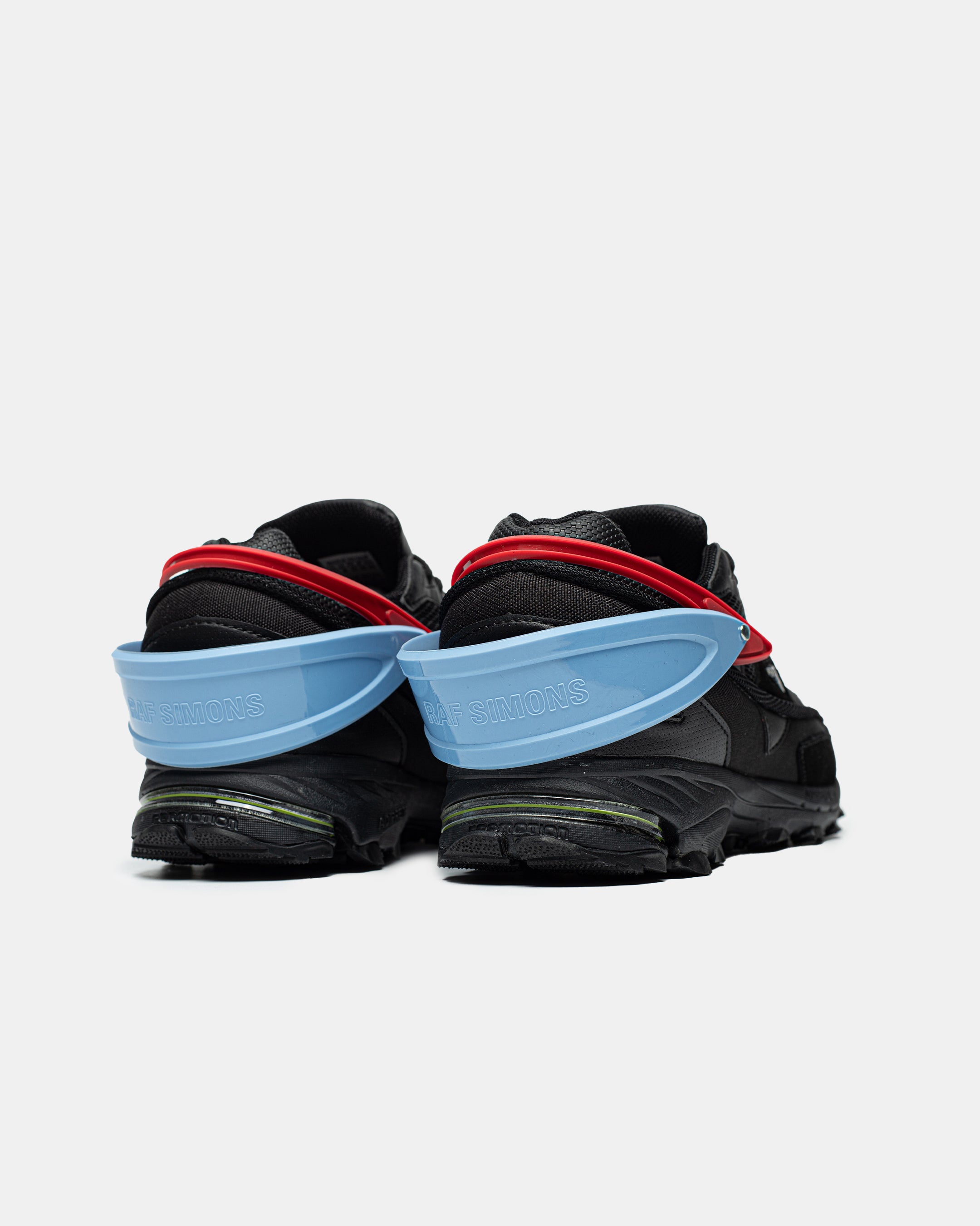 ADIDAS RAF SIMONS RESPONSE TRAIL