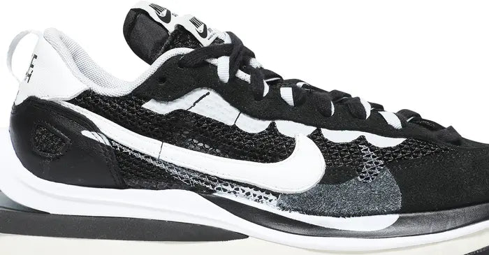 SACAI X NIKE VAPORWAFFLE IN BLACK/WHITE