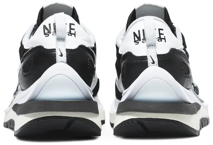 SACAI X NIKE VAPORWAFFLE IN BLACK/WHITE