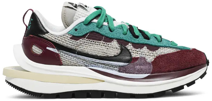 SACAI X NIKE VAPORWAFFLE SP 'VILLAIN RED'