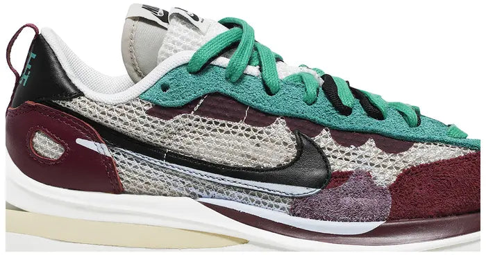 SACAI X NIKE VAPORWAFFLE SP 'VILLAIN RED'
