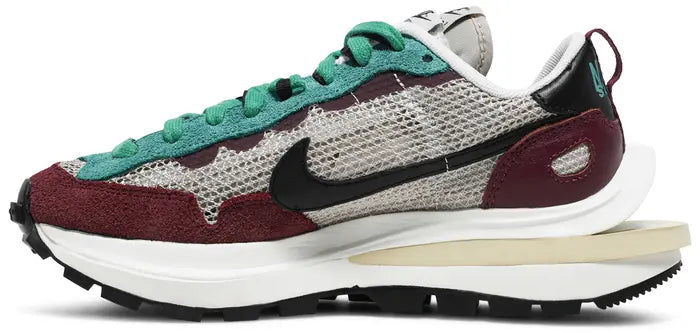 SACAI X NIKE VAPORWAFFLE SP 'VILLAIN RED'