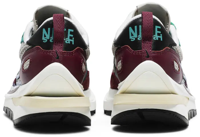 SACAI X NIKE VAPORWAFFLE SP 'VILLAIN RED'