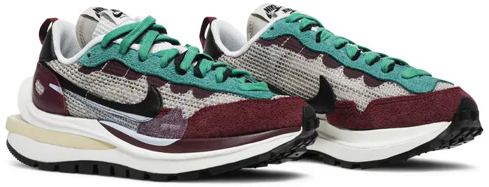 SACAI X NIKE VAPORWAFFLE SP 'VILLAIN RED'