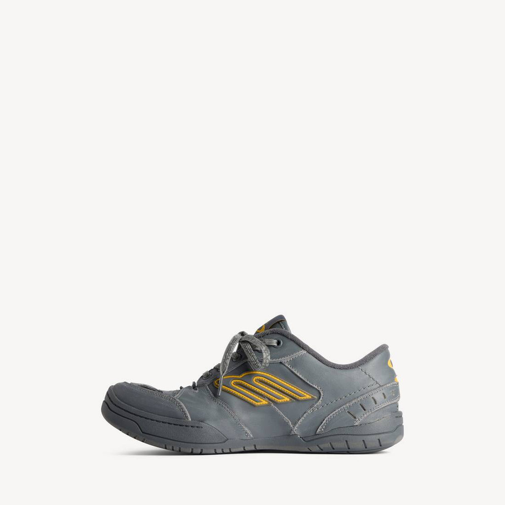 BALENCIAGA HAMPTONS WORN-OUT SNEAKER IN GREY/YELLOW