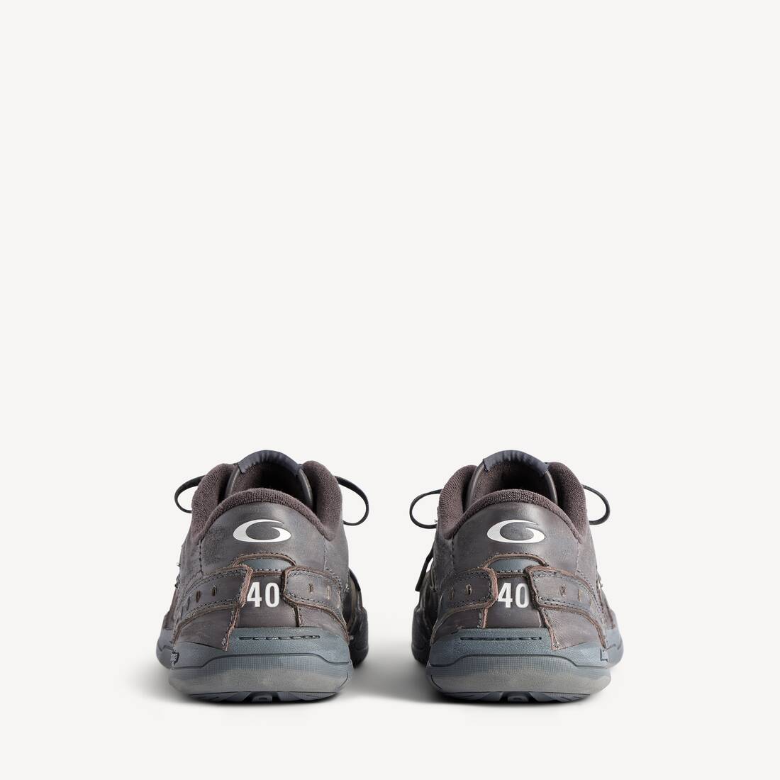 BALENCIAGA HAMPTONS WORN-OUT SNEAKER IN GREY