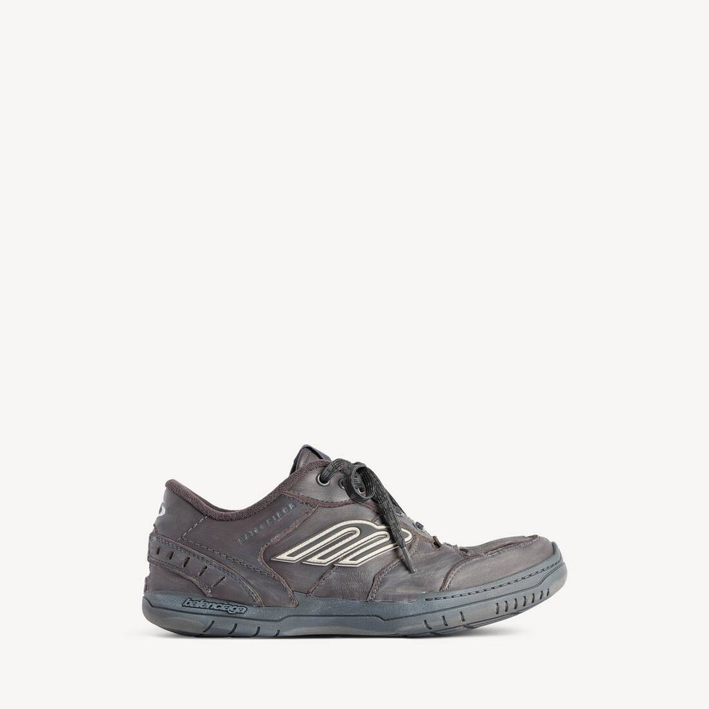 BALENCIAGA HAMPTONS WORN-OUT SNEAKER IN GREY