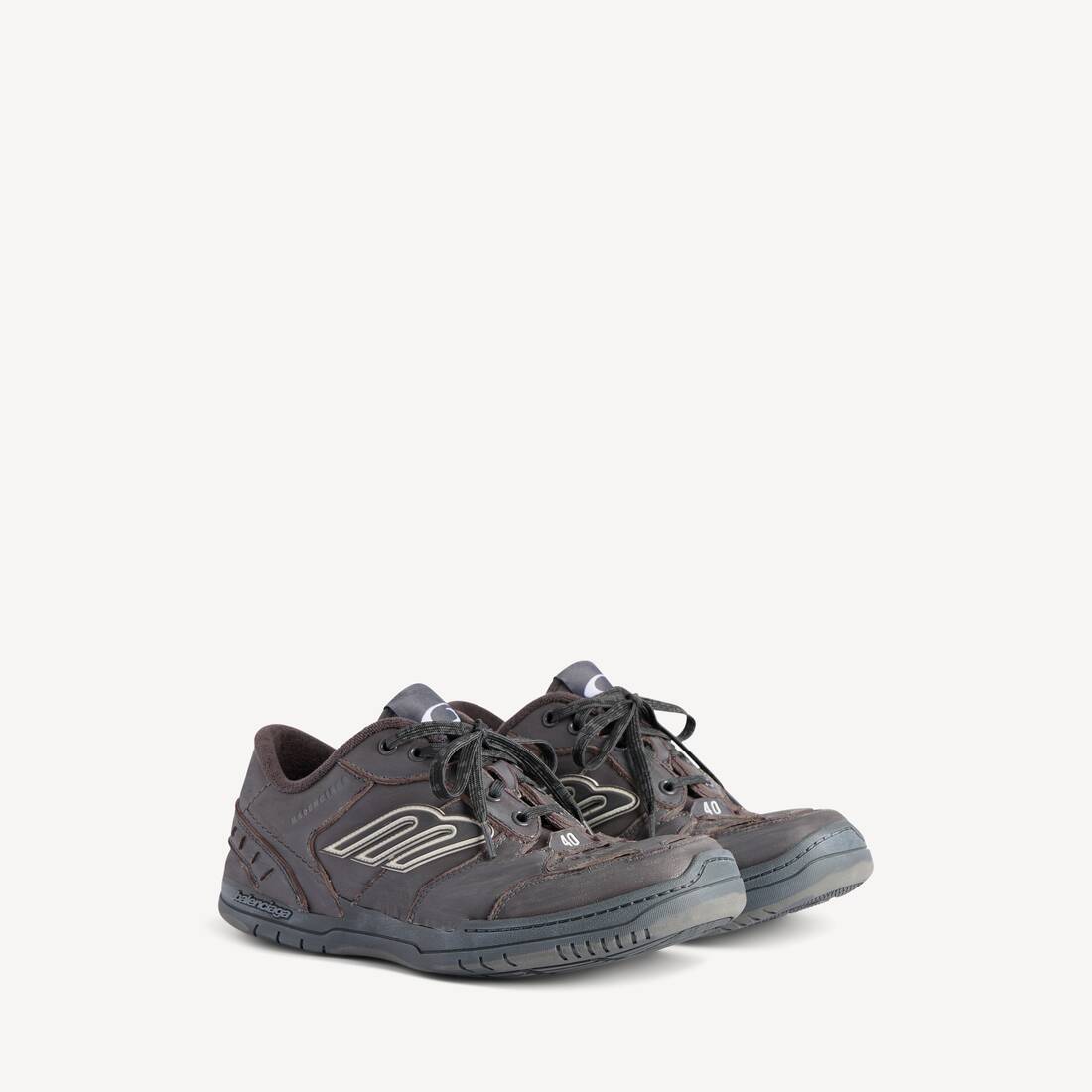 BALENCIAGA HAMPTONS WORN-OUT SNEAKER IN GREY