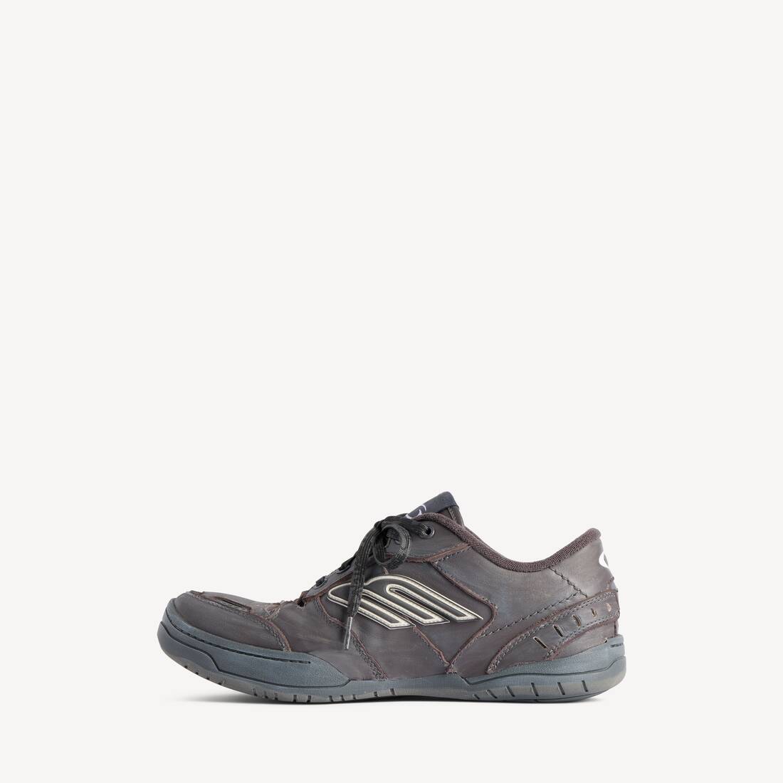 BALENCIAGA HAMPTONS WORN-OUT SNEAKER IN GREY