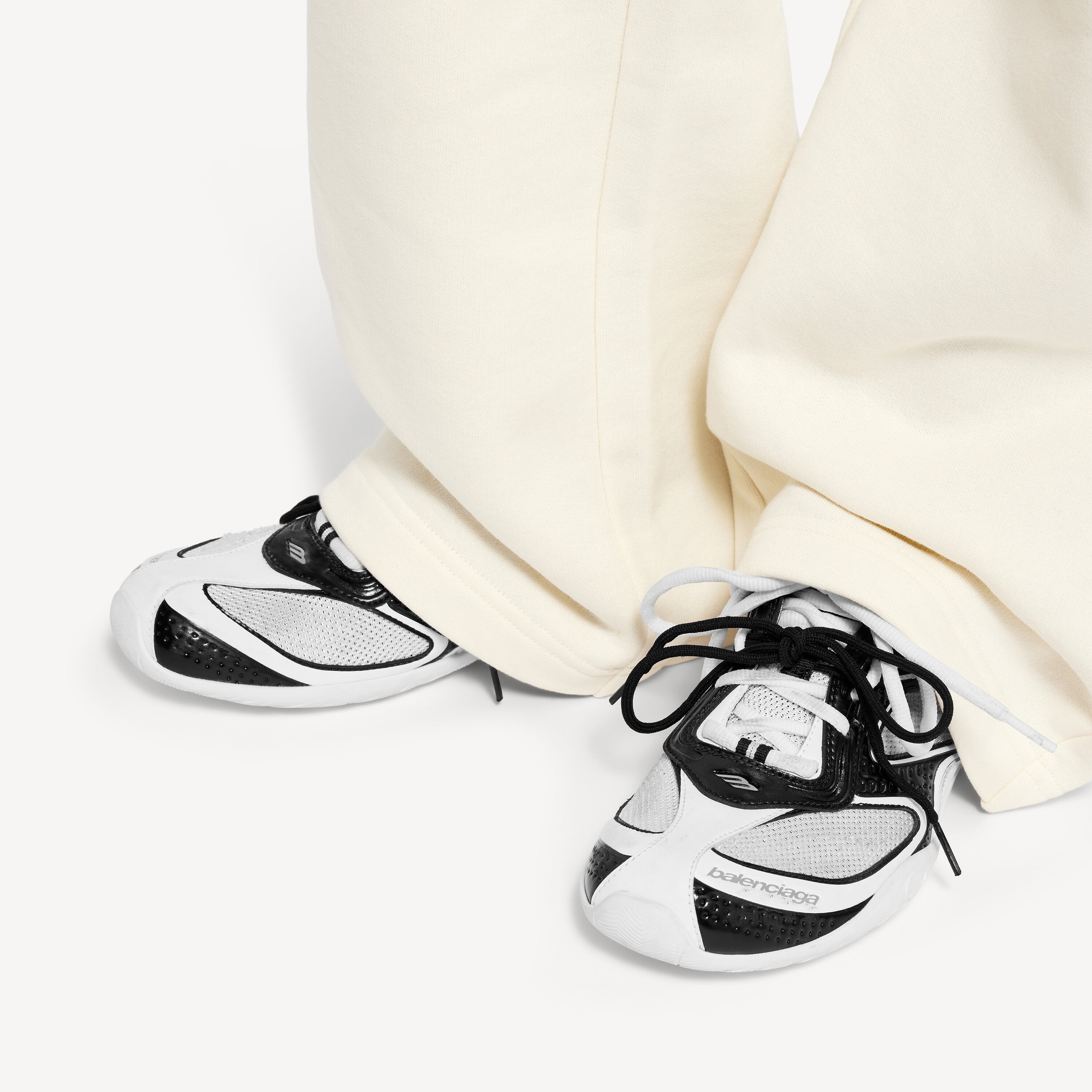 BALENCIAGA RADAR SNEAKER IN WHITE/BLACK